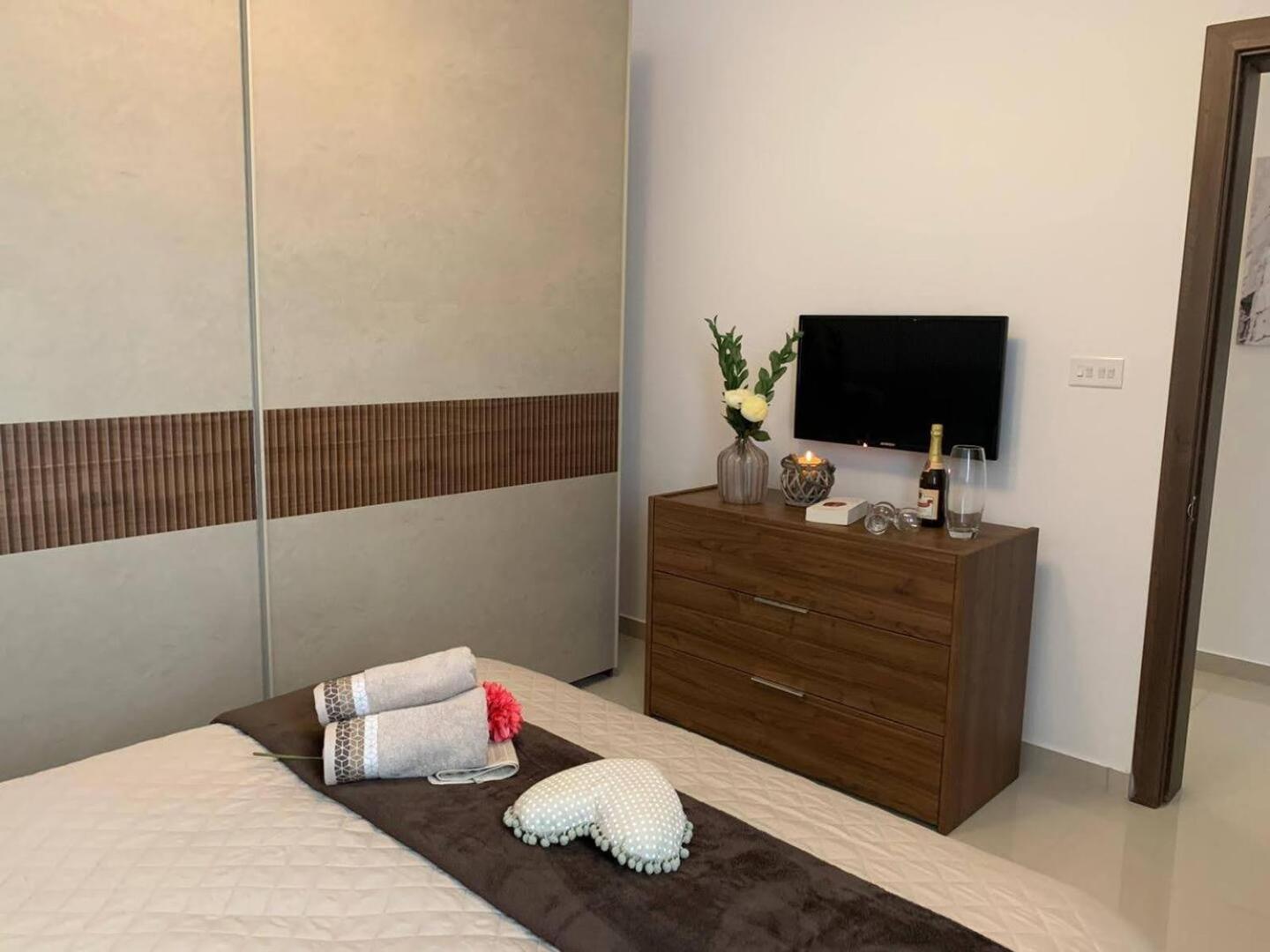 Fl 1 Ta'Lonza Luxury With Hot Tub By Homely Mellieħa Eksteriør billede